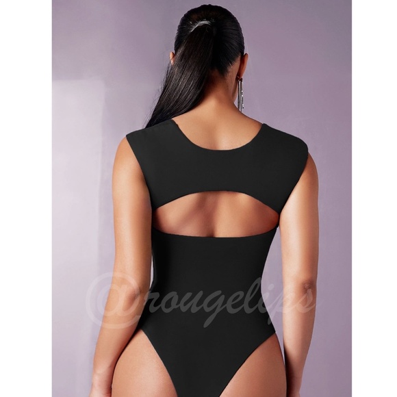 Black Slim Fit Bodysuit Sweetheart Décolleté Neckline Cut Out Back - Picture 3 of 8